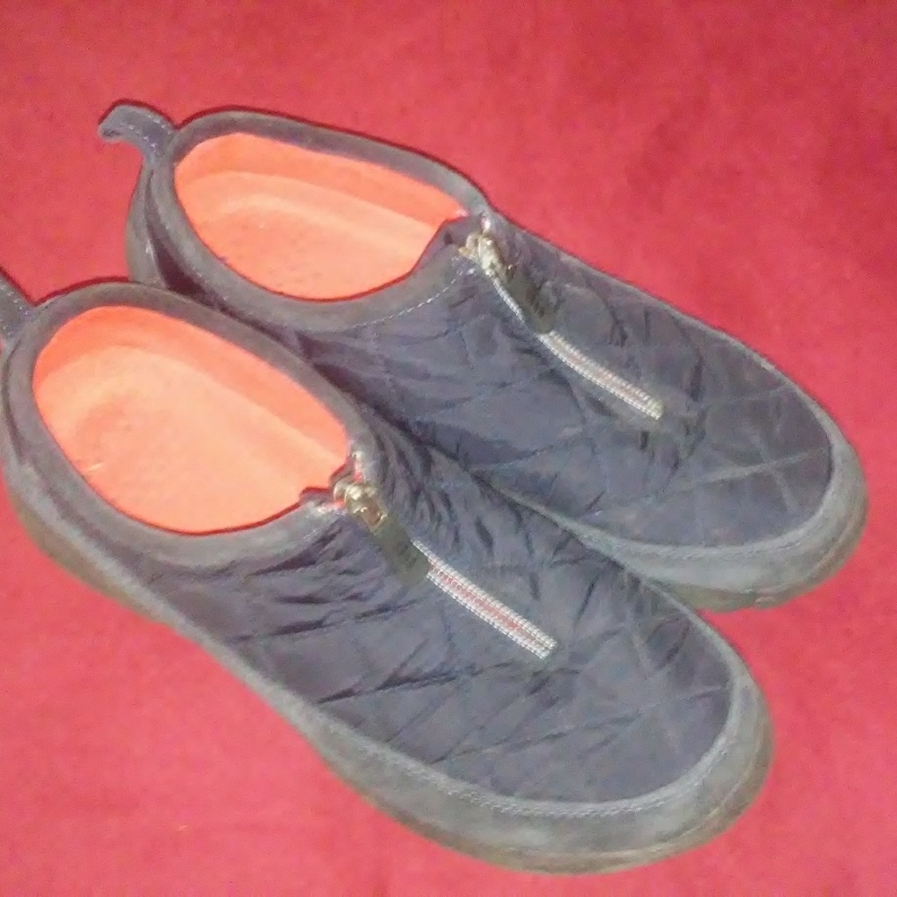 Land's End Quilted Black Zip-Up Shoes